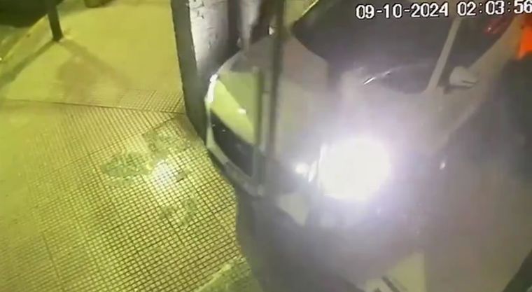 Por el momento, la camioneta no apareció y el ladrón no fue identificado. Foto: Captura de pantalla