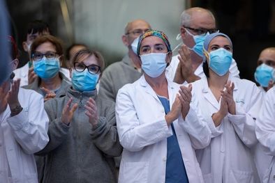 MDZol | Durante el tiempo de pandemia, cada noche a las 21 hs, salíamos a nuestros balcones, y aplaudíamos orgullosos a todo el personal de salud que anteponía la vida de sus pacientes a la propia vida.