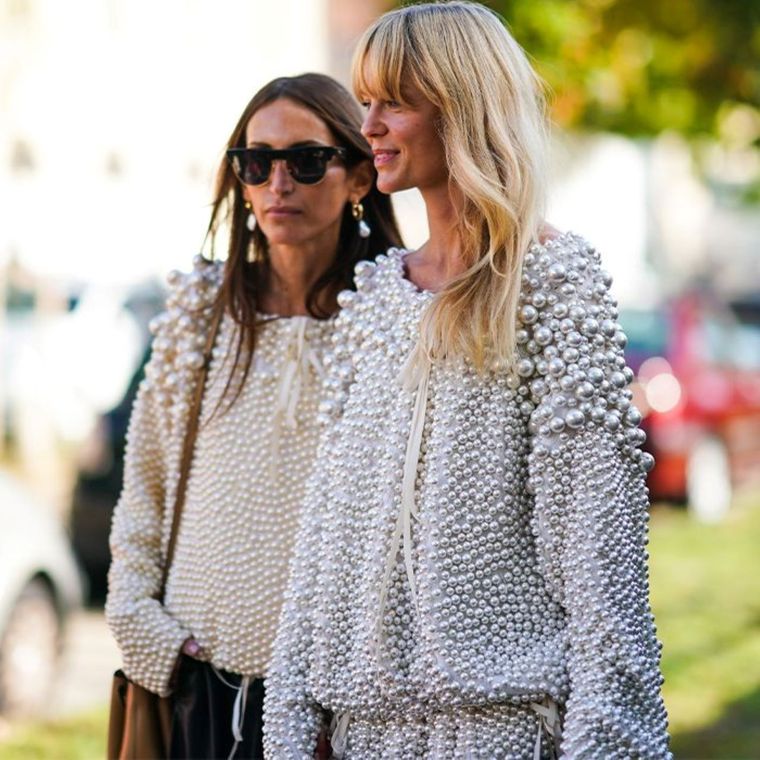 Las perlas toman el mando de esta temporada como mega tendencia Foto: Who What Wear