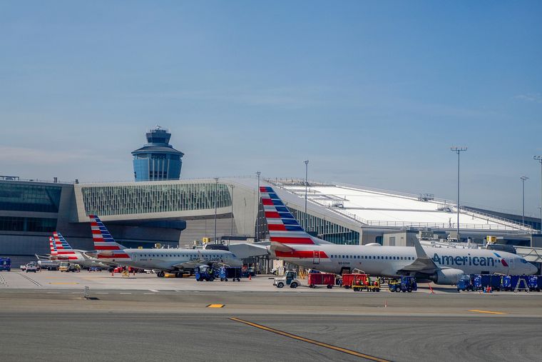 La costa este de Estados Unidos reportó grandes retrasos en distintos aeropuertos.
