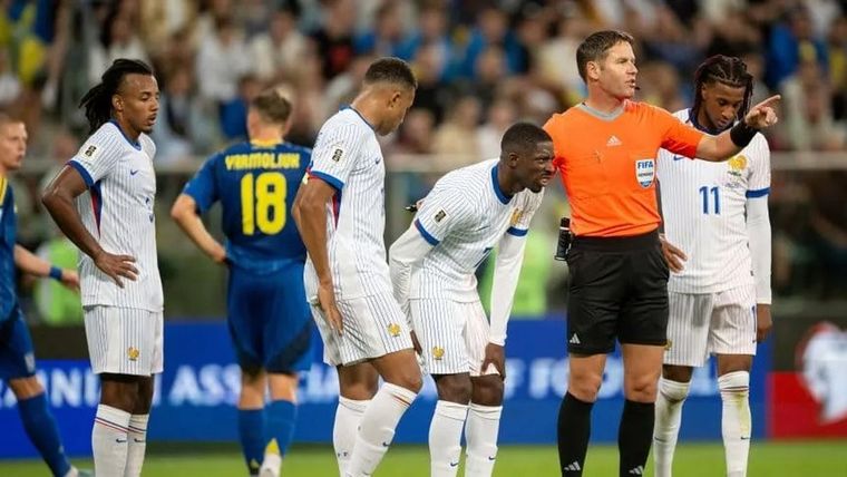 Dembelé y Doué se lesionaron en Francia y el PSG elevó una queja formal. Foto: Mateusz Slodkowski