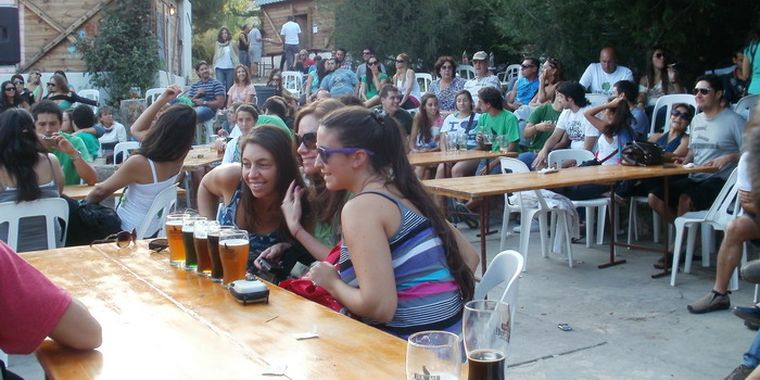 Instantánea de una de las fiestas anteriores en la cervecería de El Salto, Potrerillos.
