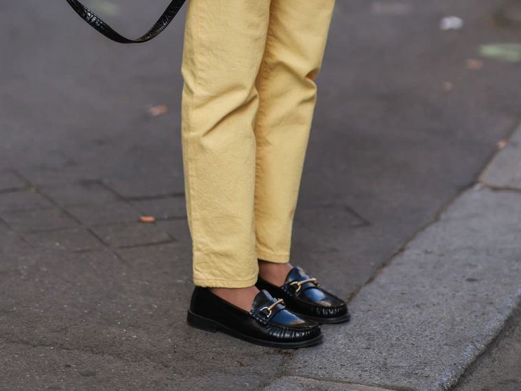 Revisa el zapatero de tu papá o abuelo y aprende a renovar estos mocasines Foto: Fashionista