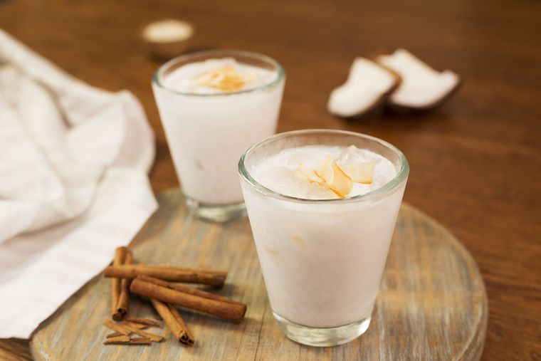 Horchata de coco: una deliciosa bebida de coco, cuyo sabor te cautivará.