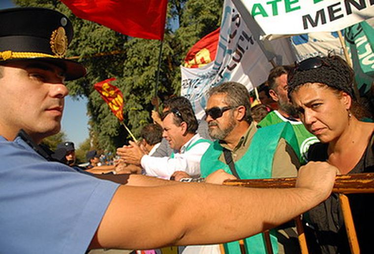 Blas,titular de ATE, asegura que el ministro debera responder con sus bienes. Foto: Nacho Gaffuri/ MDZ