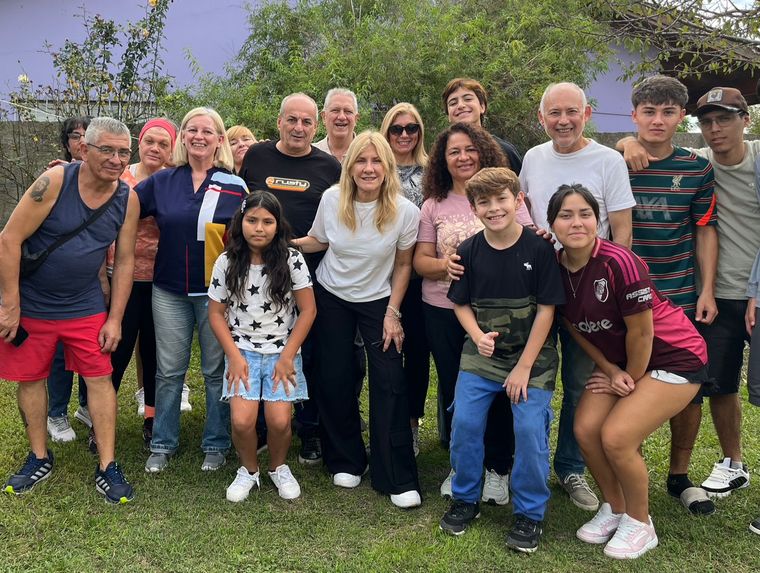 La Diputada Alejandra Lordén, hablando con vecinos de la Sexta Sección Electoral La Diputada Alejandra Lordén, hablando con vecinos de la Sexta Sección Electoral