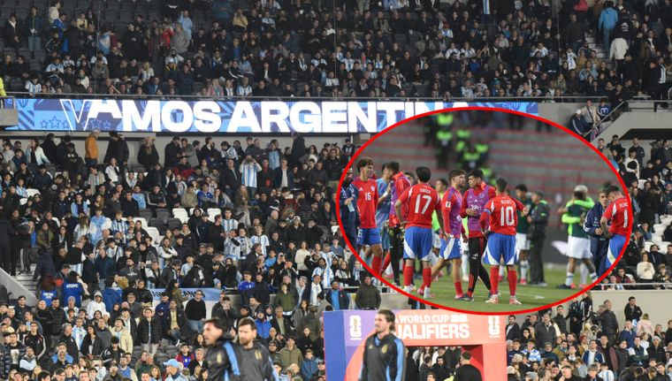 Los hinchas argentinos se acordaron de Chile en el Monumental.