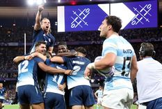 Los Pumas remontaron en la segunda mitad y se pusieron a siete puntos, pero Francia cerró el partido con un try y desató la euforia en el Stade de France. Foto: EFE