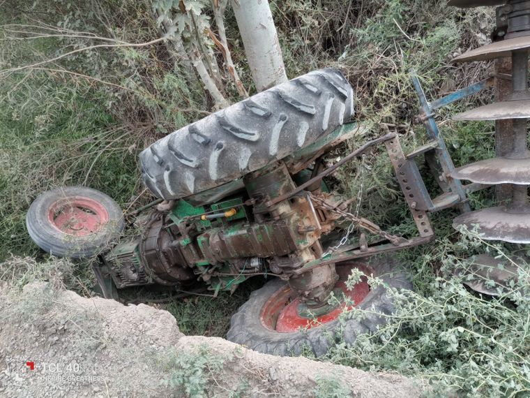 Así quedó el tractor tras el accidente en Lavalle.&nbsp;