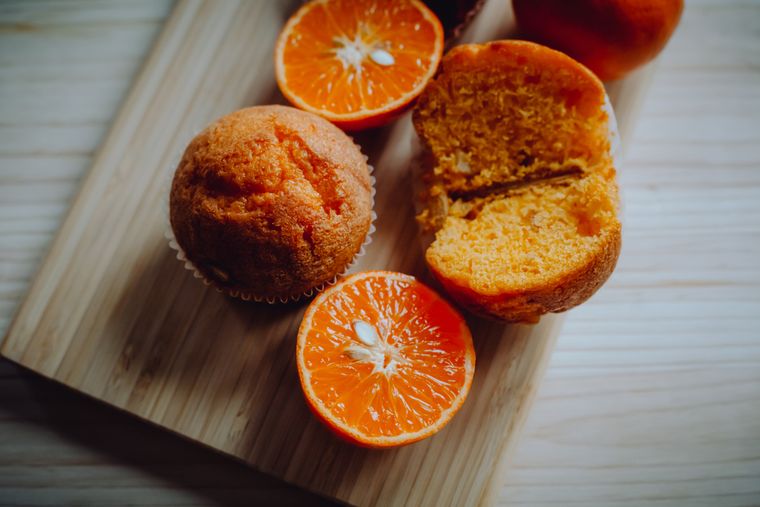 Cómo hacer muffins de naranja caseros y perfumados: receta en pocos pasos.