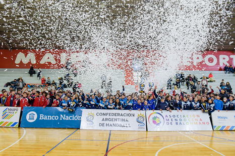 Mendoza vivió una fiesta de balonmano Foto: CAH Mendoza vivió una fiesta de balonmano Foto: CAH