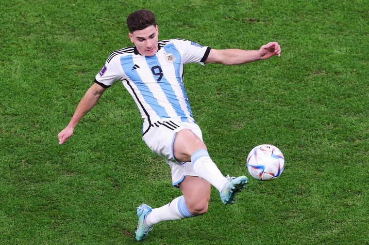 Julián Álvarez, uno de los puntos más altos de la Selección argentina. Foto: EFE