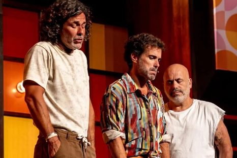 Mariano Martínez y Nicolás Cabré cortaron una función de su obra de teatro. Foto: catura de video Instagram @nicolascabre80. Mariano Martínez y Nicolás Cabré cortaron una función de su obra de teatro. Foto: catura de video Instagram @nicolascabre80.