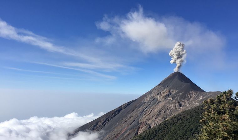 Hay dos provincias argentinas que se mantienen atenta a la actividad volcánica en Chile. Foto: Shutterstock