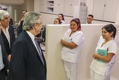 Acto público Fernández, Kicillof y Moyano en el sanatorio Antártida.