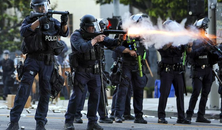 En Estados Unidos, intervino la Policía de Los Ángeles y el Ejército. Foto: EFE