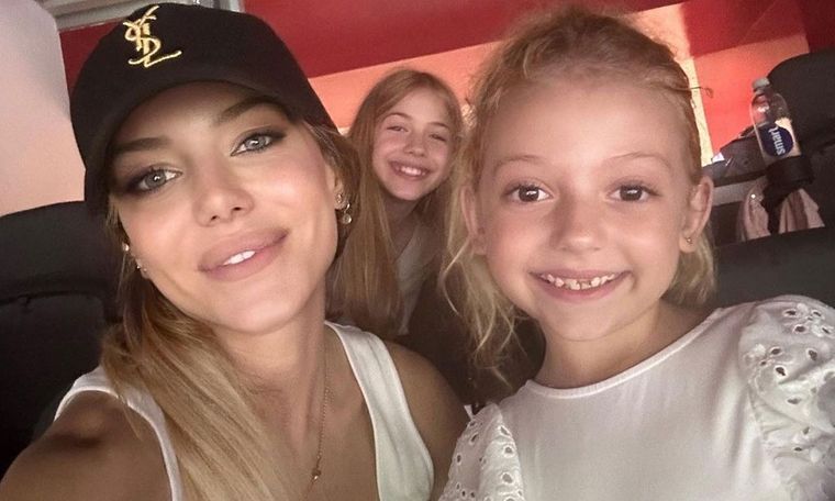 La modelo recordó el regreso al país como una etapa de tensiones y desafíos para sus hijos. La modelo recordó el regreso al país como una etapa de tensiones y desafíos para sus hijos.