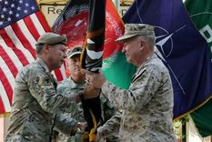 El general de las fuerzas estadounidenses en Afganistán transfirió el mando en señal de la retirada. Foto: France 24