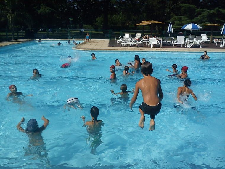 Los clubes con pileta aseguran que tienen competencia desleal y vaticinan una temporada sin réditos económicos