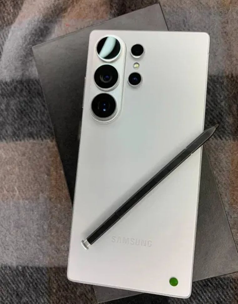 Estas imágenes muestran un teléfono de Samsung más delgado que su predecesor. Estas imágenes muestran un teléfono de Samsung más delgado que su predecesor.