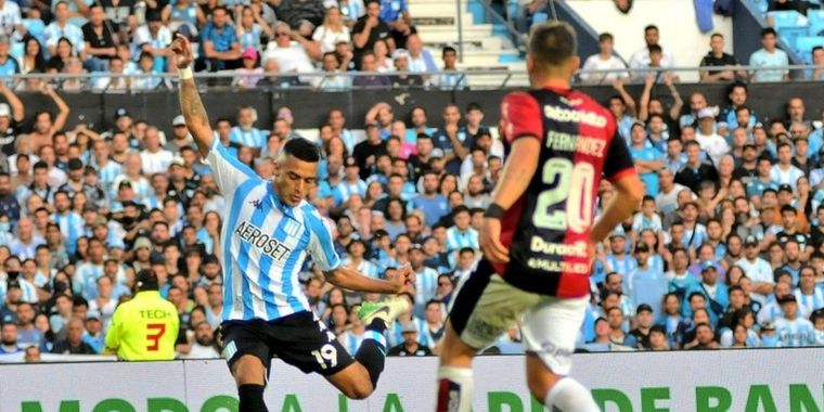 Leonel Miranda tuvo la más clara para Racing, que seguirá puntero de la Zona A de la Copa de la Liga Profesional. Foto: Racing