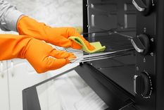 En pocos minutos el horno eléctrico quedará como nuevo Foto: Shutterstock