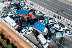 El medio local Jimu, afiliado al grupo estatal Hubei Daily Media, indicó que un camión atropelló a un cortejo fúnebre. (TWITTER)