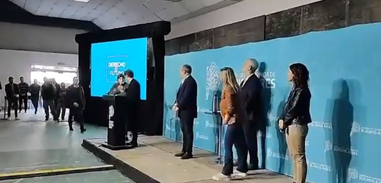 Kicillof pasó un mal momento cuando una mujer lo interrumpió a los gritos Foto: Captura de video