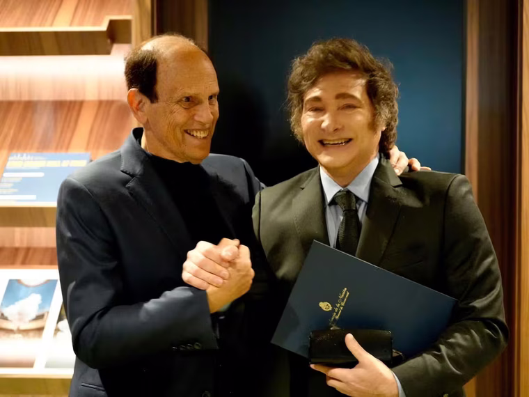 Javier Milei junto a Michael Milken.