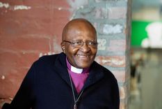 Tutu recibió el Nobel de la Paz por su lucha contra el odio racial en Sudáfrica Tutu recibió el Nobel de la Paz por su lucha contra el odio racial en Sudáfrica