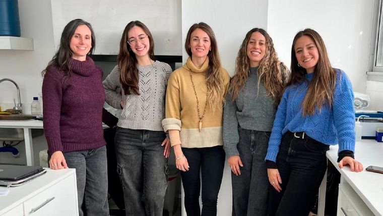 El grupo del Conicet que investigará posibles tratamientos para el Alzheimer está integrado por Anahí Bignante, Romina Almirón, Ángela Debiagge, Magdalena Antonino y Rosario Martínez Navarro.