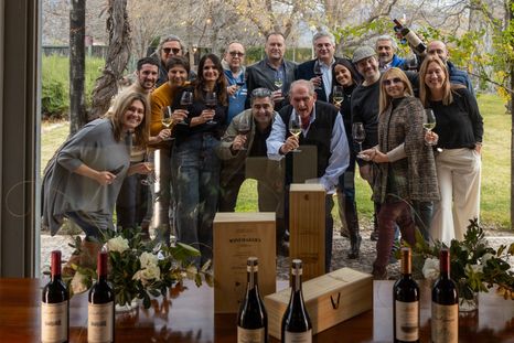 Silvio Alberto, de Bianchi, junto a integrantes de la familia y periodistas. Foto: Gentileza Bianchi Silvio Alberto, de Bianchi, junto a integrantes de la familia y periodistas. Foto: Gentileza Bianchi