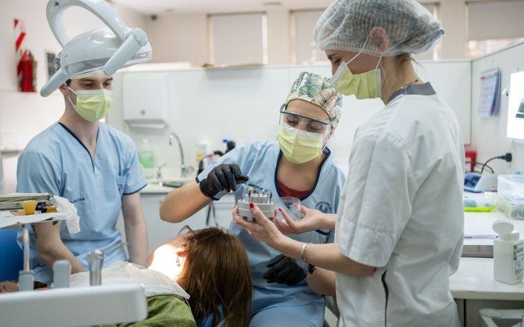 La Facultad de Odontología de la UBA continuará atendiendo de manera gratuita durante los meses de enero y febrero. Foto: UBA