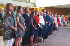 Segunda de izquierda a derecha, Tamara Salomón, cuando todavía no empezaba a usar el celular.