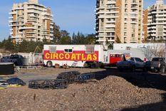 El viento Zonda voló la carpa del Circo Atlas, y los encargados del espectáculo están por definir si continúan presentando su show en Mendoza Foto: ALF PONCE MERCADO / MDZ