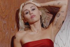 Miley Cyrus adoptó un nuevo look desde sus últimas apariciones.
