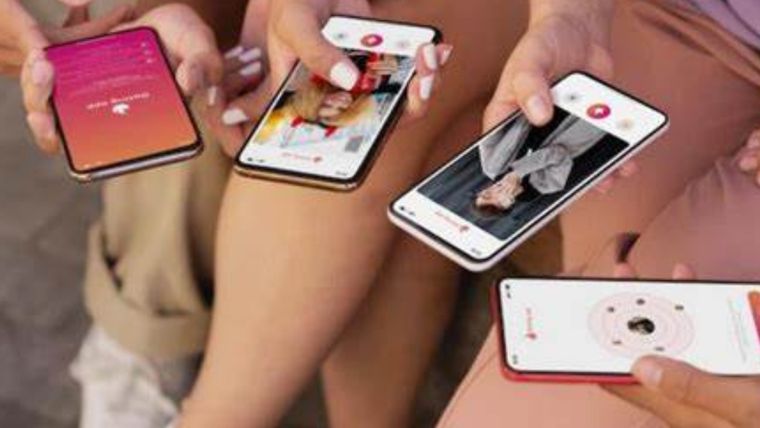 Apps de citas y la nueva forma de buscar trabajo y escapar de los filtros de la IA.