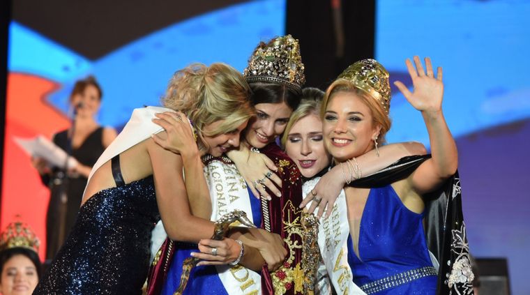 El momento de la última coronación vendimial, en el 2020.