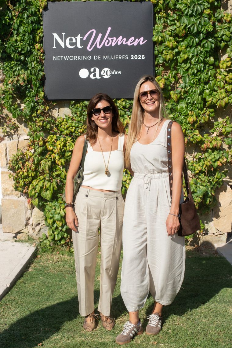 Alexia Chirca y Daniela Cantautas. Alexia Chirca y Daniela Cantautas.