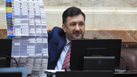Nadie quiere hacerse cargo del senador. Foto: NA