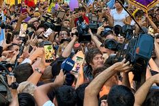 Milei se mostró junto a cientos de militantes en Córdoba Milei se mostró junto a cientos de militantes en Córdoba