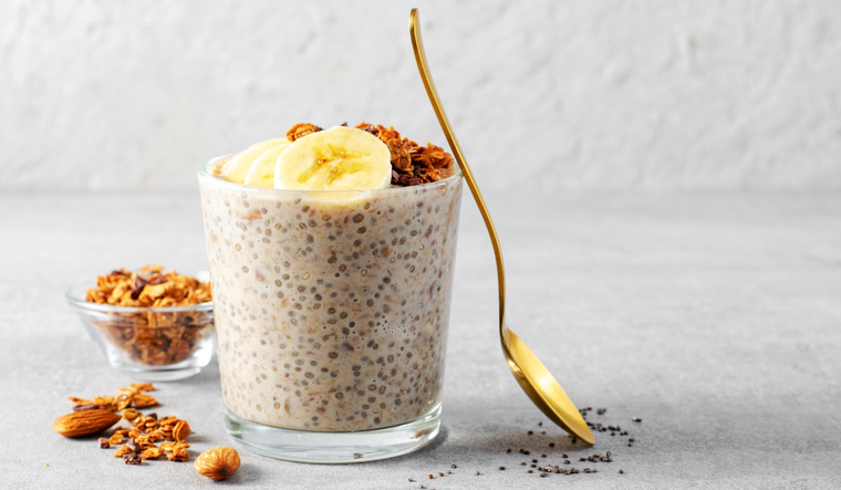 La banana en esta receta de chia pudding aporta dulzor natural sin necesidad de azúcar refinada. La banana en esta receta de chia pudding aporta dulzor natural sin necesidad de azúcar refinada.