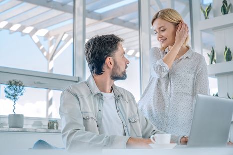 El horóscopo gitano muestra qué signos son más vulnerables a conectar amorosamente con compañeros de trabajo. El horóscopo gitano muestra qué signos son más vulnerables a conectar amorosamente con compañeros de trabajo.