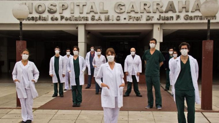 Equipo de científicos y científicas a cargo del desarrollo.