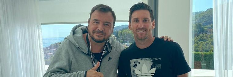 Rubén Uría, el periodista que logró la entrevista más codiciada con Lionel Messi. Foto: Twitter @rubenuria