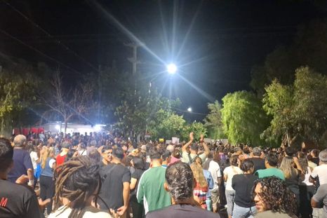 Vecinos reclamaron por la situación del comerciante detenido. Vecinos reclamaron por la situación del comerciante detenido.