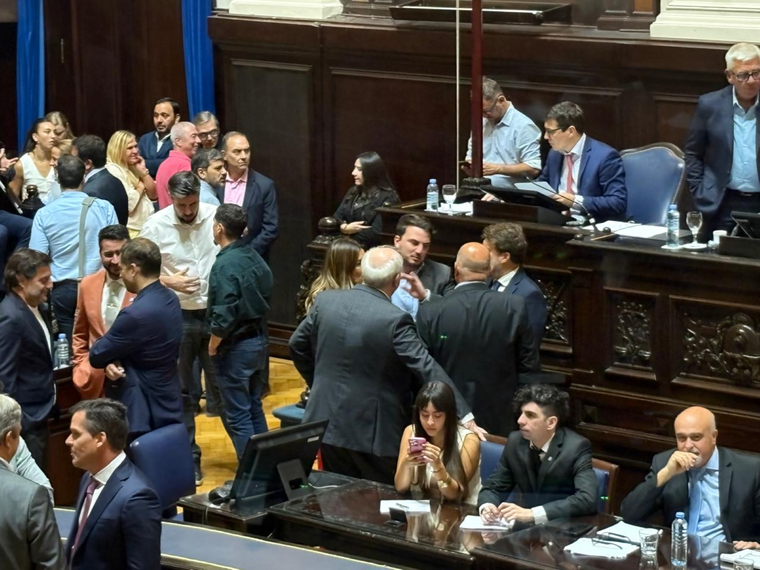 La Cámpora tensó la primera sesión de la Legislatura Bonaerense.&nbsp;