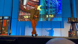 Axel Jutoran, el fundador de FIA Copilot, en una conferencia sobre IA.