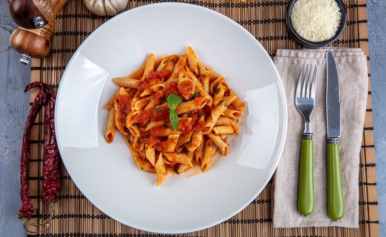 Penne a la arrabiata Una receta clásica de Italia para hacer en simples pasos Foto: Shutterstock