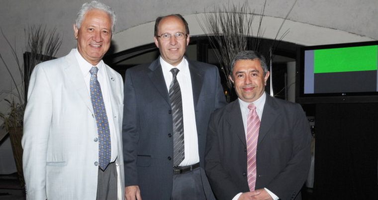 Los contadores Jorge López y Daniel Díaz Diesel junto al ministro de Producción, Raúl Mercau. Foto: Gentileza Eduardo Dolengiewich